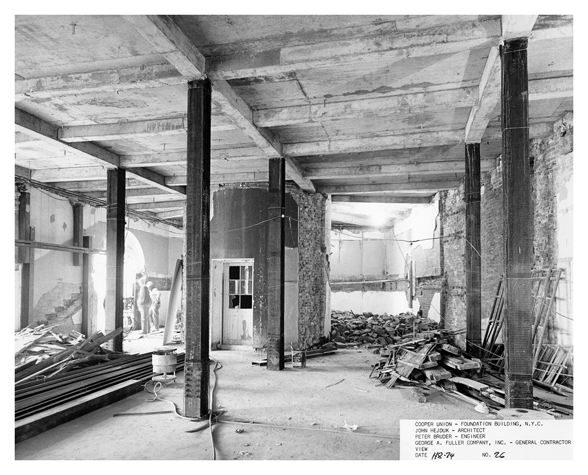 Estructura reconstruida
en el vestíbulo de la Cooper
Union
(1974)