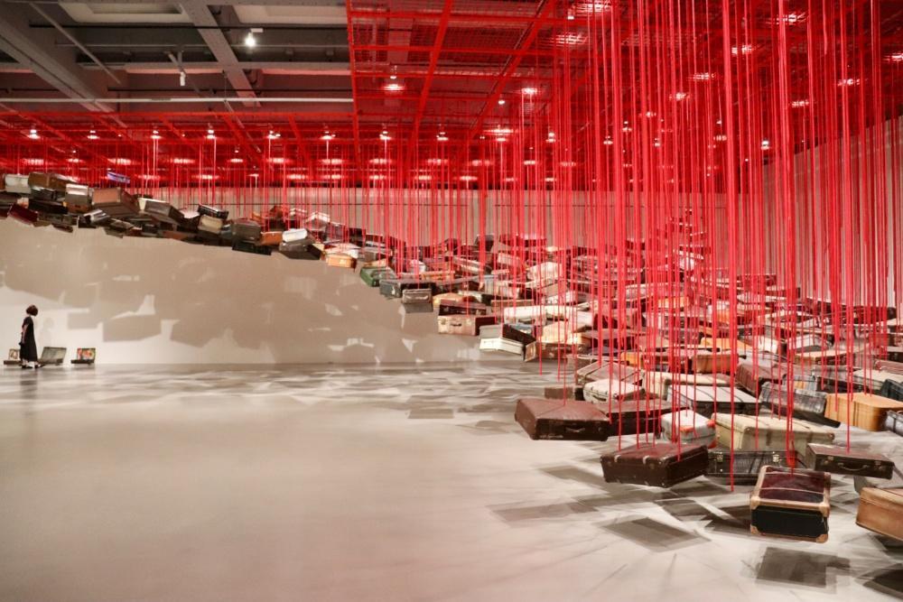 Shiota, C. (2014-2021) Accumulation - Searching for
the Destination [Instalación]